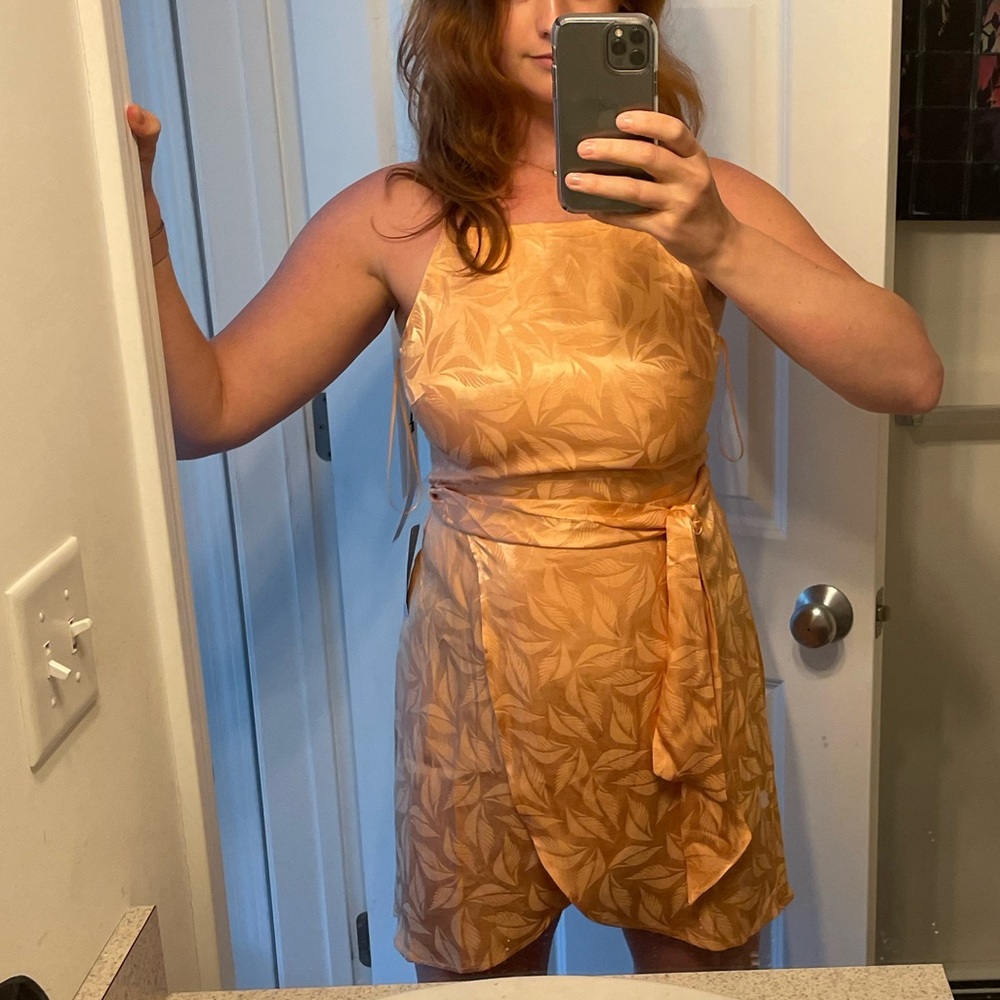 NSR Nordstrom Nikki tie waist mini dress in canteloupe. Size M